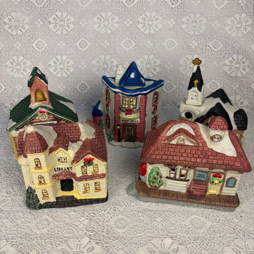 Vintage Main Street 5pc Lighted Porcelain Christmas Village Set w Box